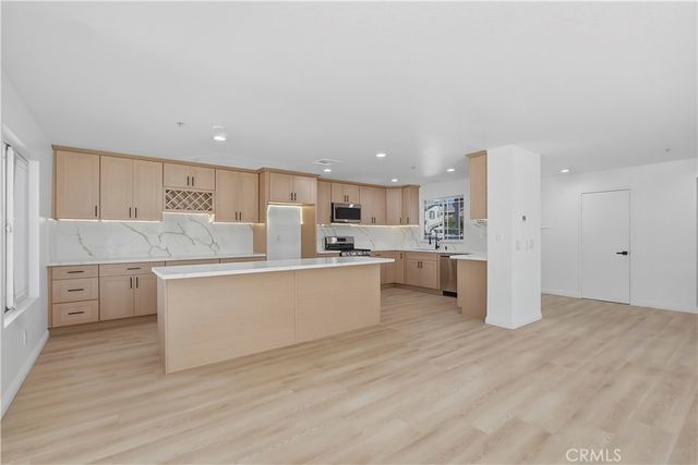 6160 La Costa, Fontana, CA 92336