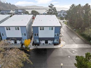 916 Sw 48TH St, Lincoln City, OR 97367