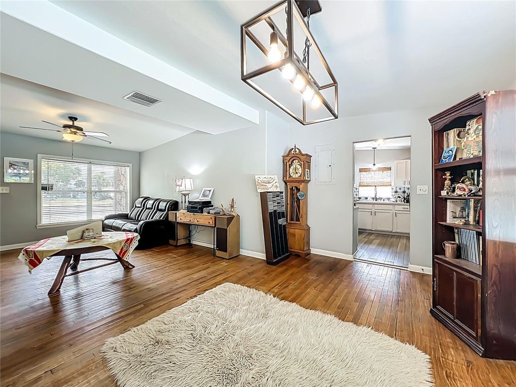 Image 11 of property listing at 1700 EDMUNDSHIRE ROAD, Orlando, FL 32812