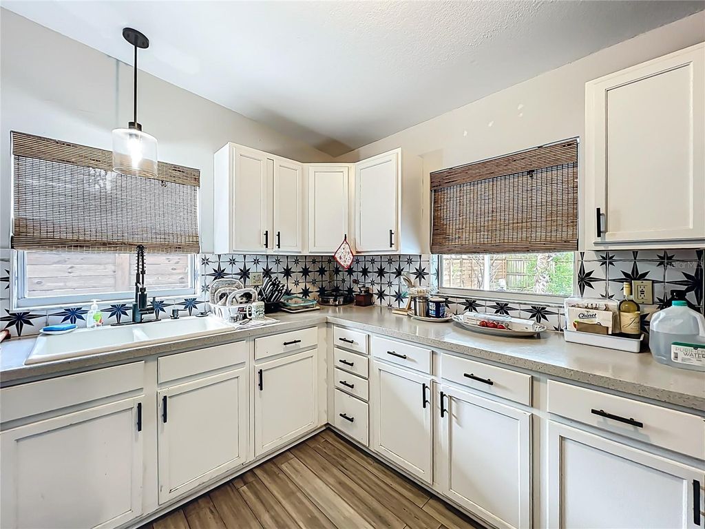 Image 15 of property listing at 1700 EDMUNDSHIRE ROAD, Orlando, FL 32812