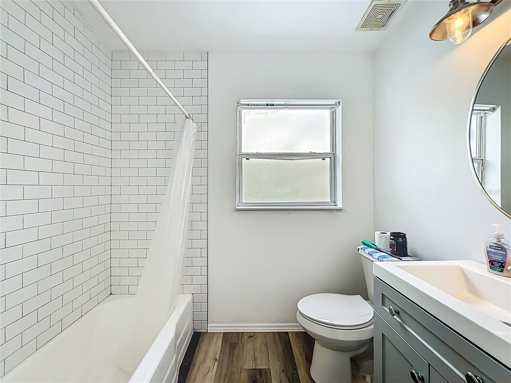 Image 22 of property listing at 1700 EDMUNDSHIRE ROAD, Orlando, FL 32812