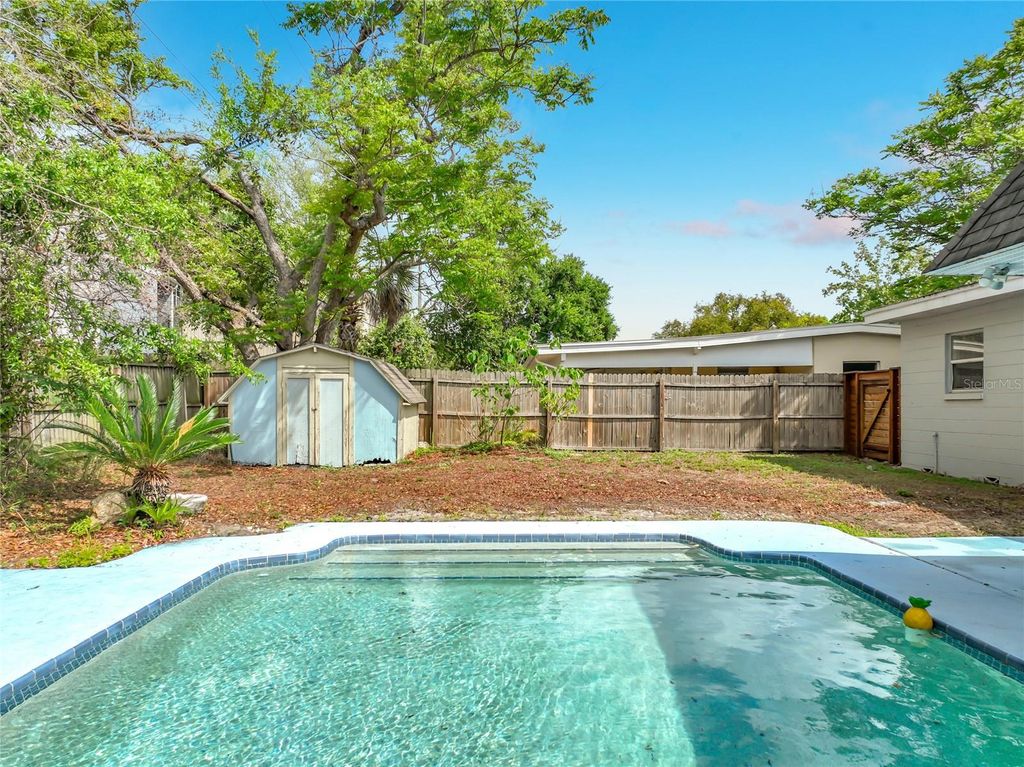 Image 36 of property listing at 1700 EDMUNDSHIRE ROAD, Orlando, FL 32812