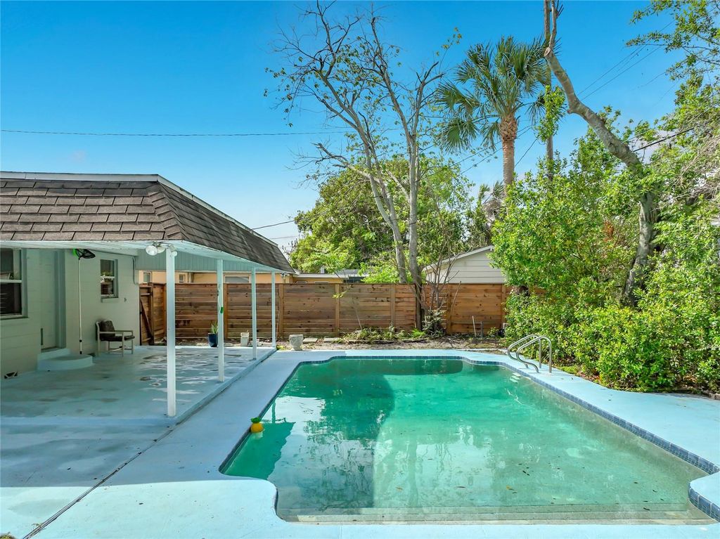 Image 38 of property listing at 1700 EDMUNDSHIRE ROAD, Orlando, FL 32812