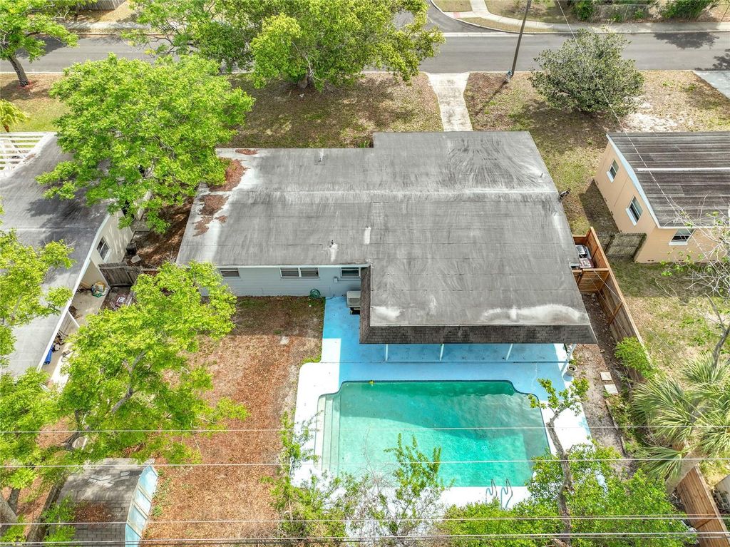 Image 41 of property listing at 1700 EDMUNDSHIRE ROAD, Orlando, FL 32812