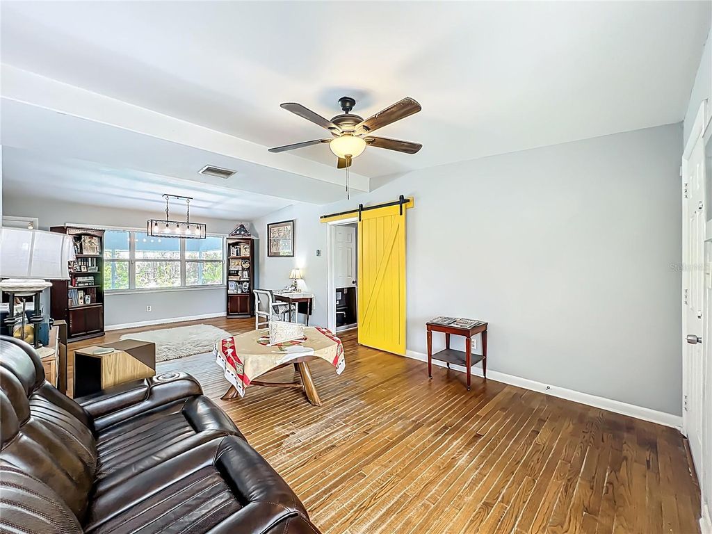 Image 7 of property listing at 1700 EDMUNDSHIRE ROAD, Orlando, FL 32812