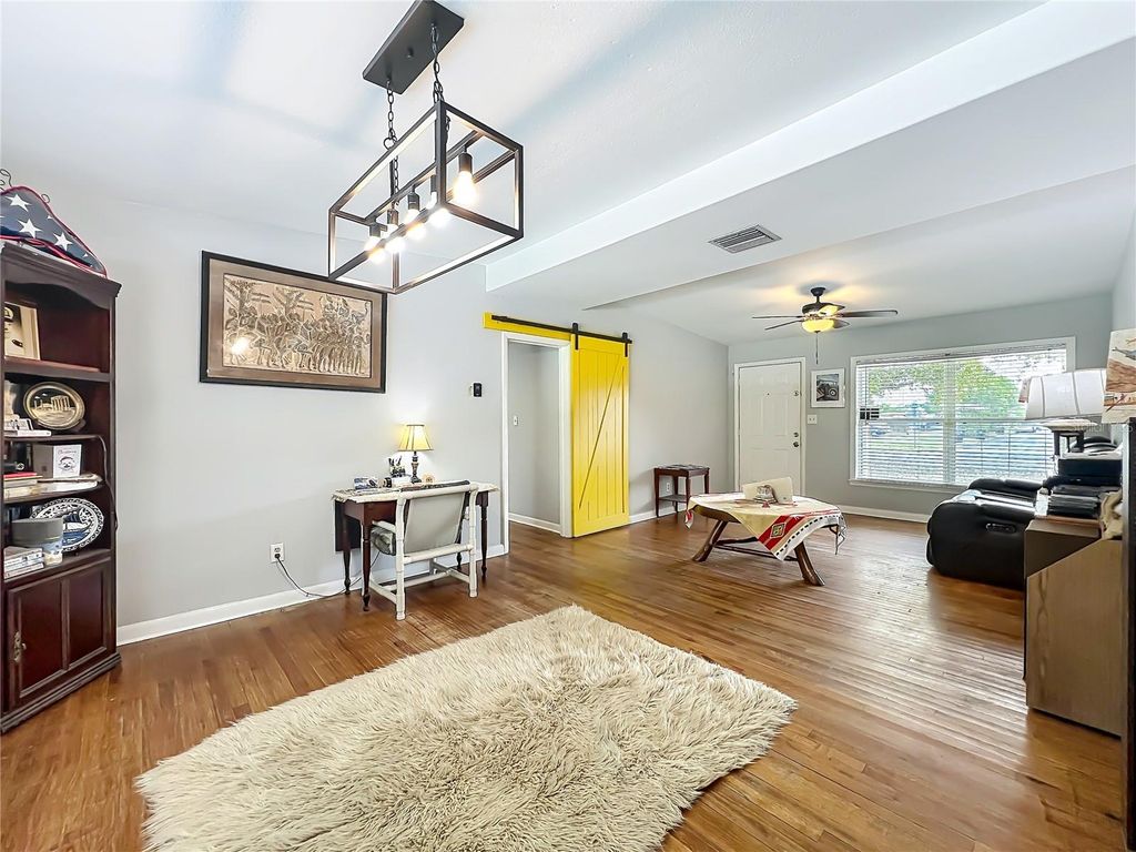 Image 10 of property listing at 1700 EDMUNDSHIRE ROAD, Orlando, FL 32812