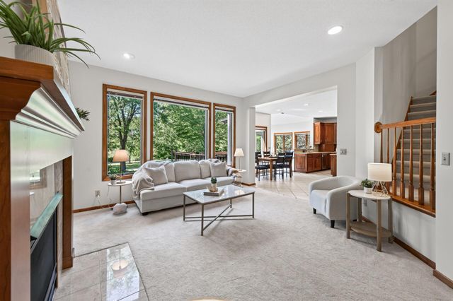 3034 Edgewater Drive, Woodbury, MN 55125