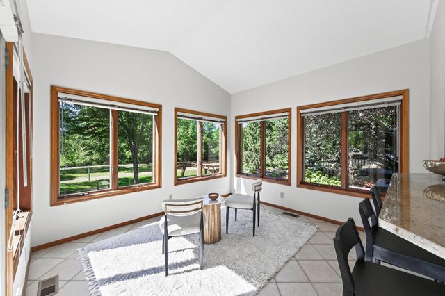 3034 Edgewater Drive, Woodbury, MN 55125