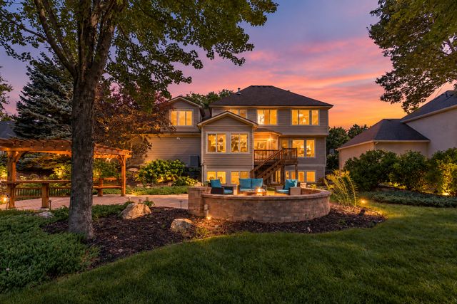 3034 Edgewater Drive, Woodbury, MN 55125