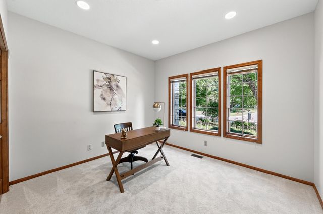 3034 Edgewater Drive, Woodbury, MN 55125