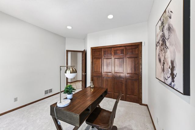 3034 Edgewater Drive, Woodbury, MN 55125