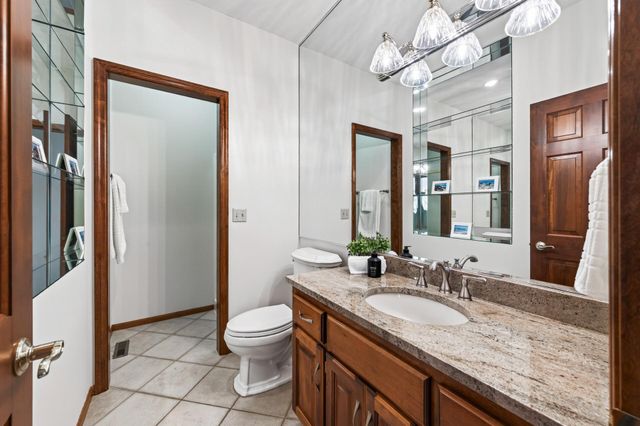 3034 Edgewater Drive, Woodbury, MN 55125