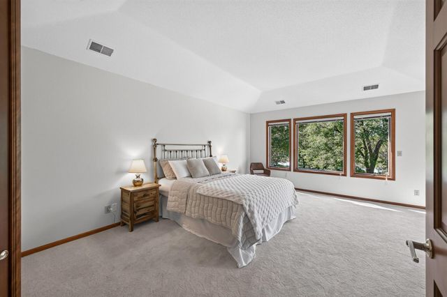 3034 Edgewater Drive, Woodbury, MN 55125