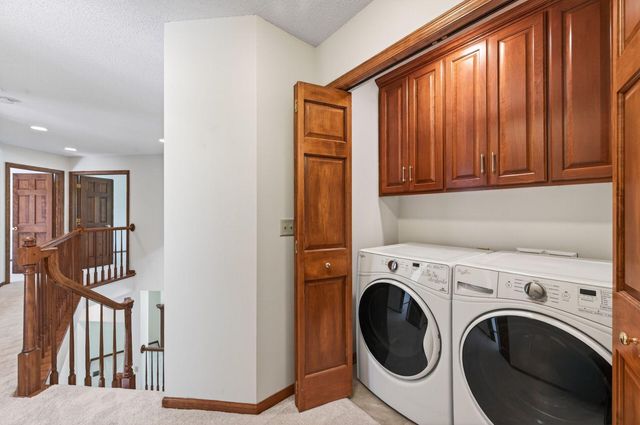 3034 Edgewater Drive, Woodbury, MN 55125