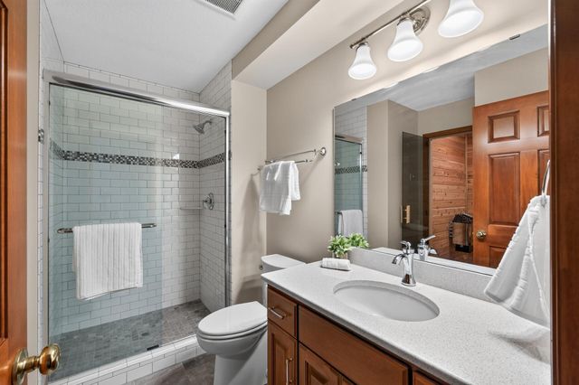 3034 Edgewater Drive, Woodbury, MN 55125