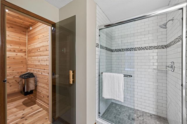 3034 Edgewater Drive, Woodbury, MN 55125