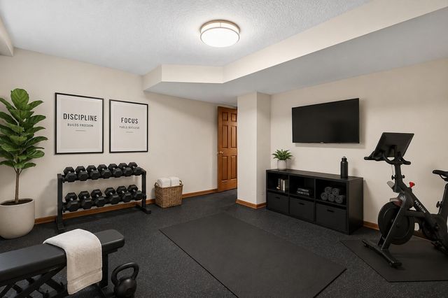3034 Edgewater Drive, Woodbury, MN 55125