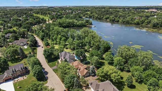 3034 Edgewater Drive, Woodbury, MN 55125