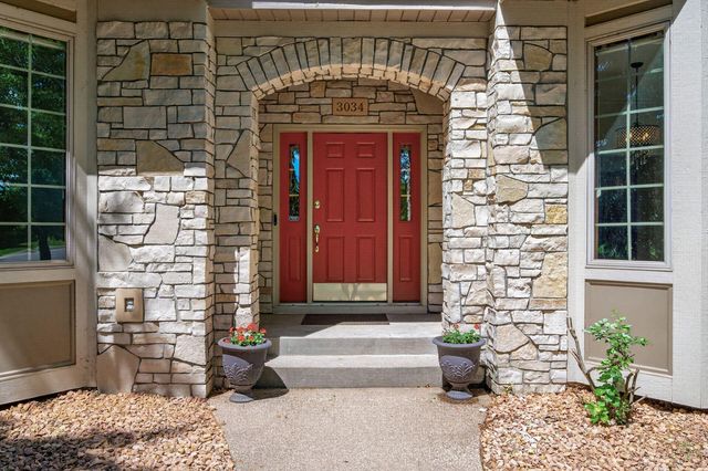 3034 Edgewater Drive, Woodbury, MN 55125