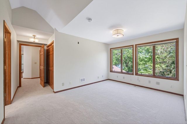 3034 Edgewater Drive, Woodbury, MN 55125