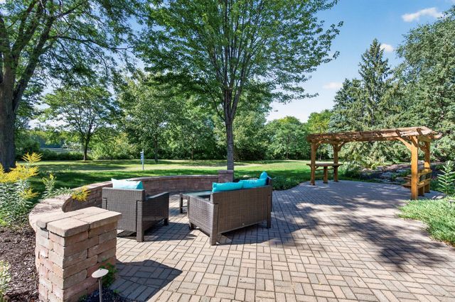 3034 Edgewater Drive, Woodbury, MN 55125