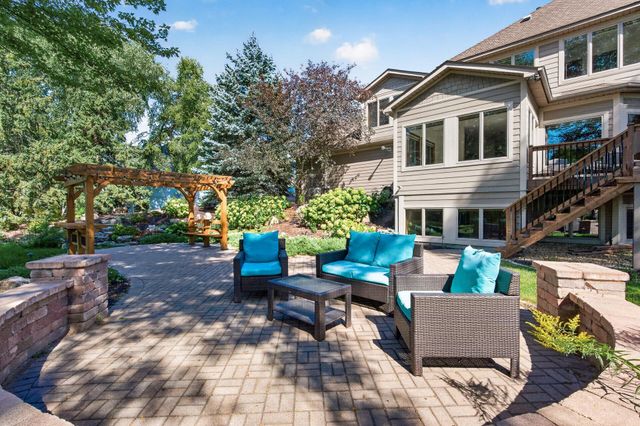 3034 Edgewater Drive, Woodbury, MN 55125