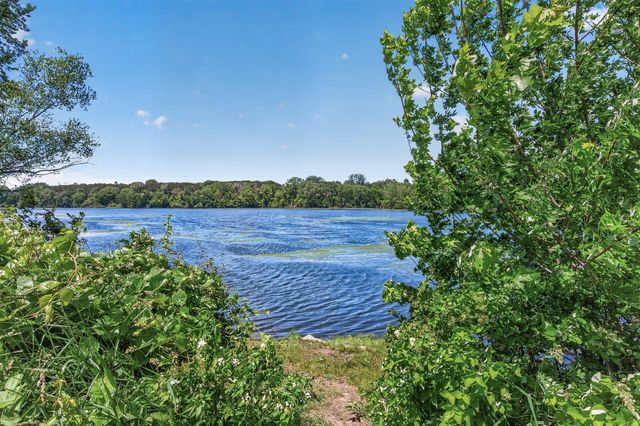 3034 Edgewater Drive, Woodbury, MN 55125