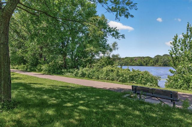 3034 Edgewater Drive, Woodbury, MN 55125