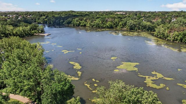 3034 Edgewater Drive, Woodbury, MN 55125