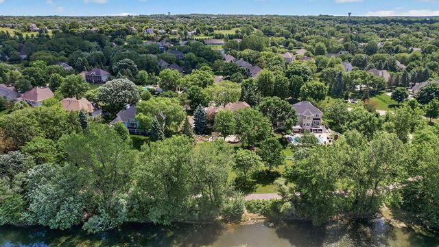 3034 Edgewater Drive, Woodbury, MN 55125