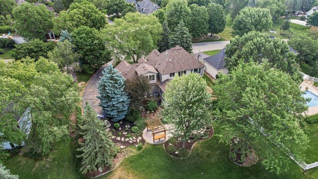 3034 Edgewater Drive, Woodbury, MN 55125