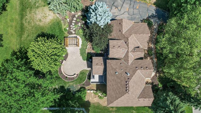 3034 Edgewater Drive, Woodbury, MN 55125