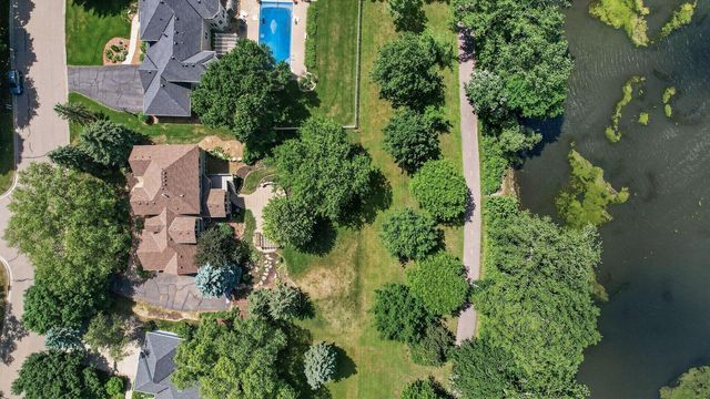 3034 Edgewater Drive, Woodbury, MN 55125