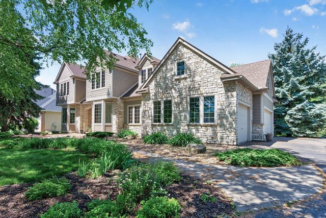 3034 Edgewater Drive, Woodbury, MN 55125