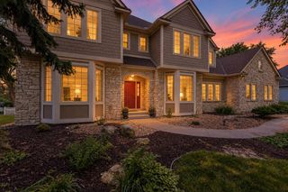 3034 Edgewater Drive, Woodbury, MN 55125