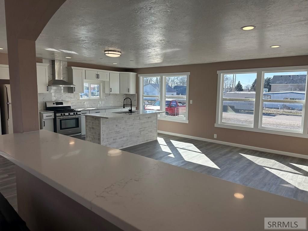 Image 10 of property listing at 1181 Falls Avenue, American Falls, ID 83211