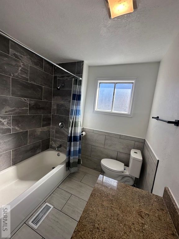 Image 14 of property listing at 1181 Falls Avenue, American Falls, ID 83211