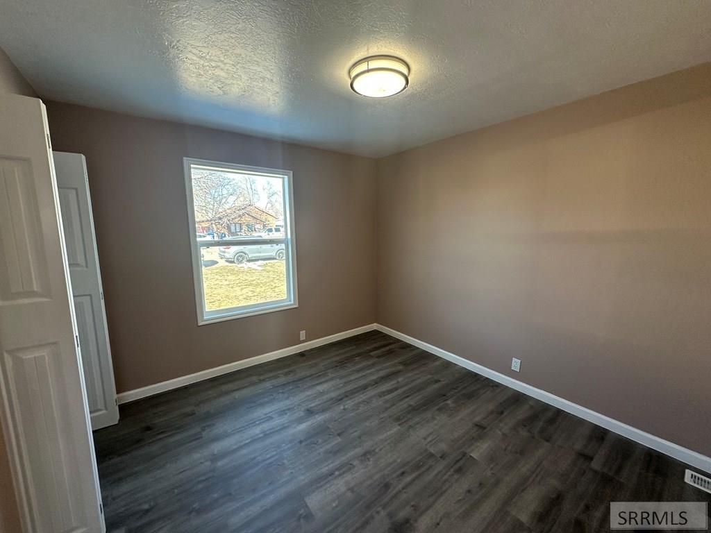 Image 17 of property listing at 1181 Falls Avenue, American Falls, ID 83211