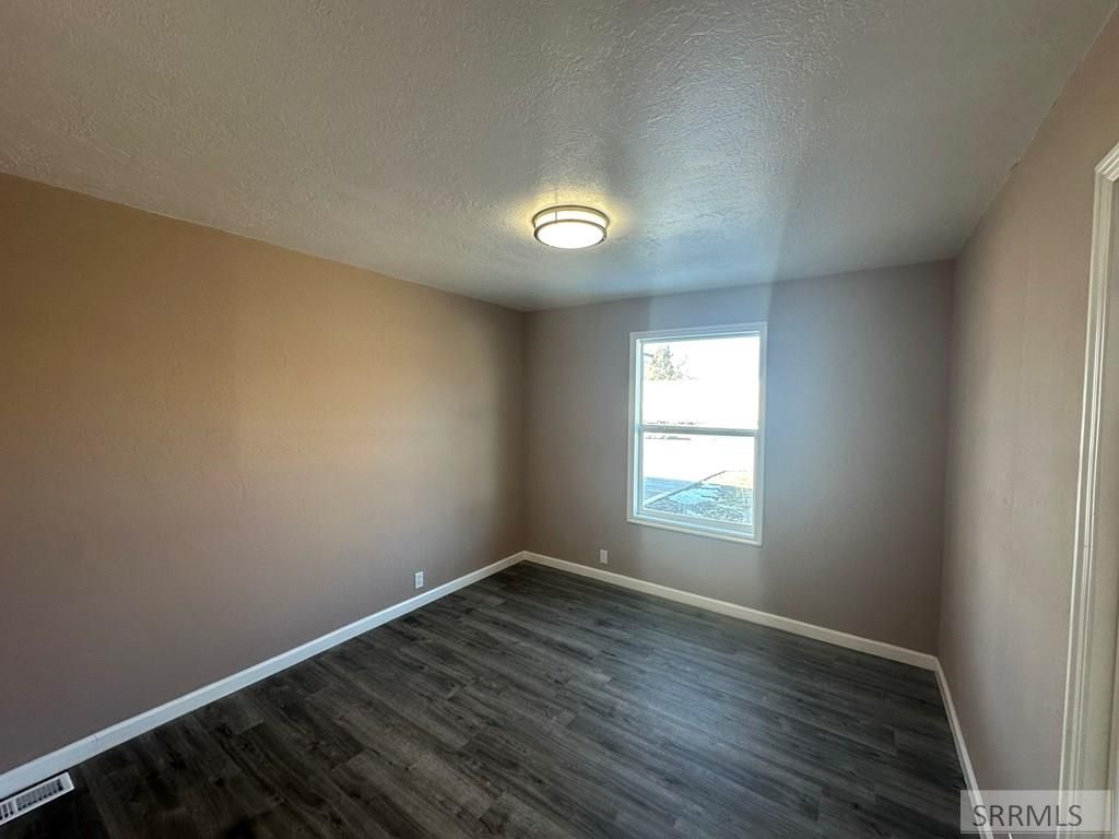 Image 18 of property listing at 1181 Falls Avenue, American Falls, ID 83211