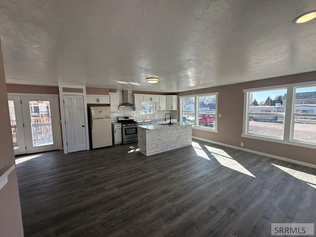 Image 19 of property listing at 1181 Falls Avenue, American Falls, ID 83211