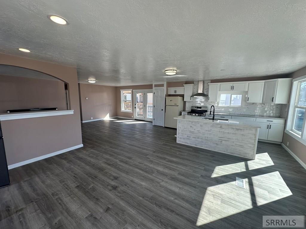 Image 21 of property listing at 1181 Falls Avenue, American Falls, ID 83211