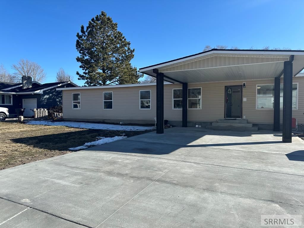 Image 26 of property listing at 1181 Falls Avenue, American Falls, ID 83211