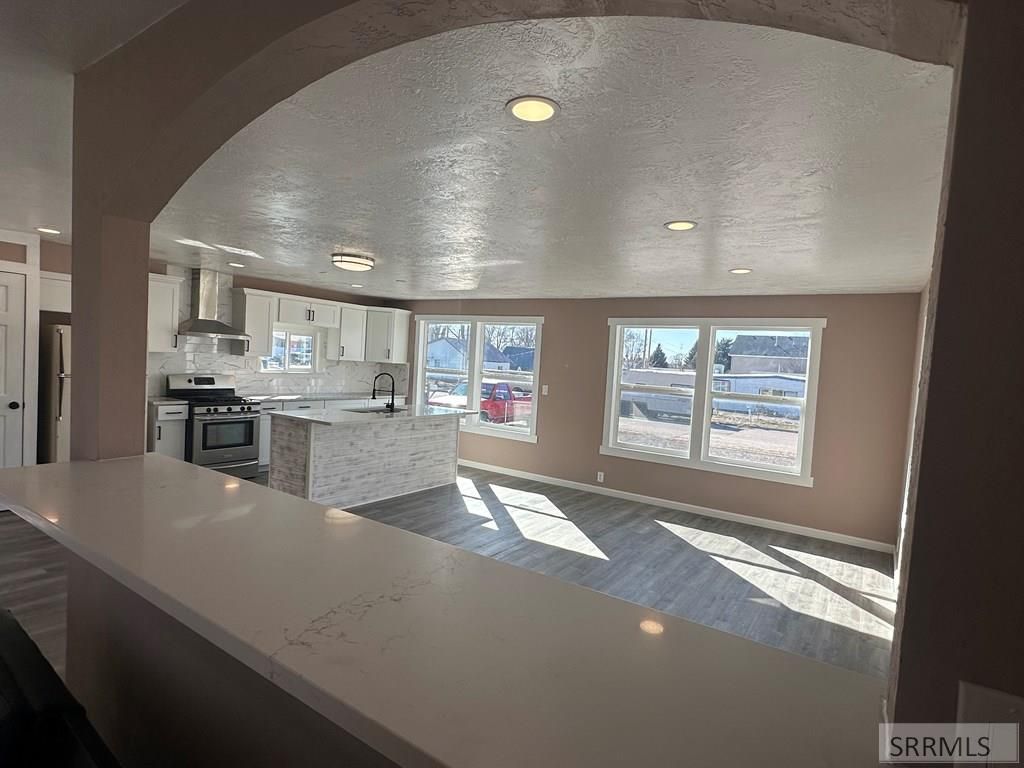 Image 9 of property listing at 1181 Falls Avenue, American Falls, ID 83211