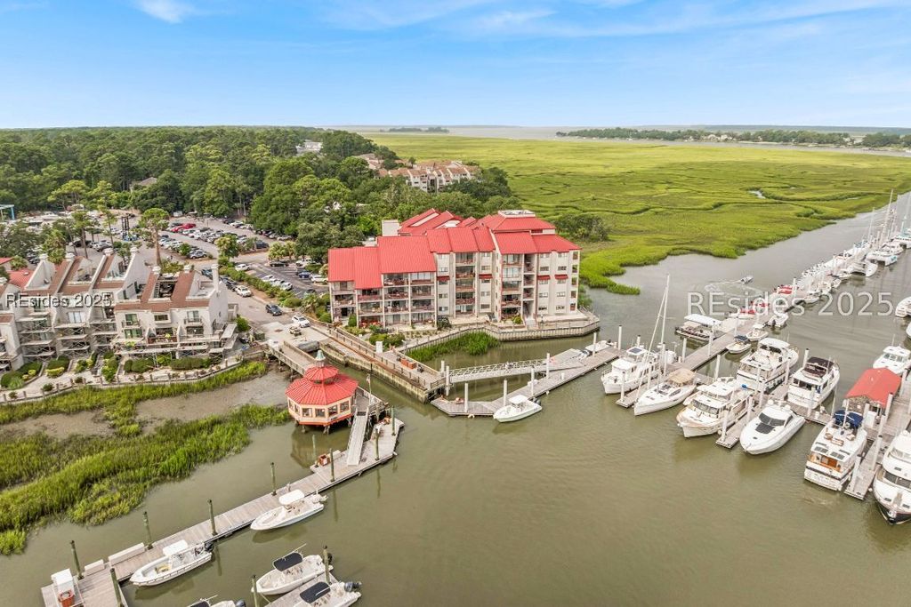 100 Helmsman Way Apt 312, Hilton Head Island, SC 29928