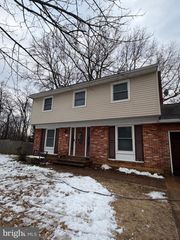 11 CARNEGIE CT, Newark, DE 19713