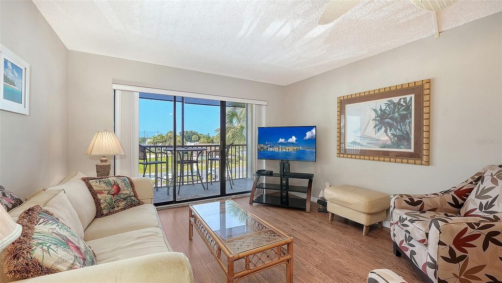 Image 11 of property listing at 6116 43RD STREET W 305D, Bradenton, FL 34210