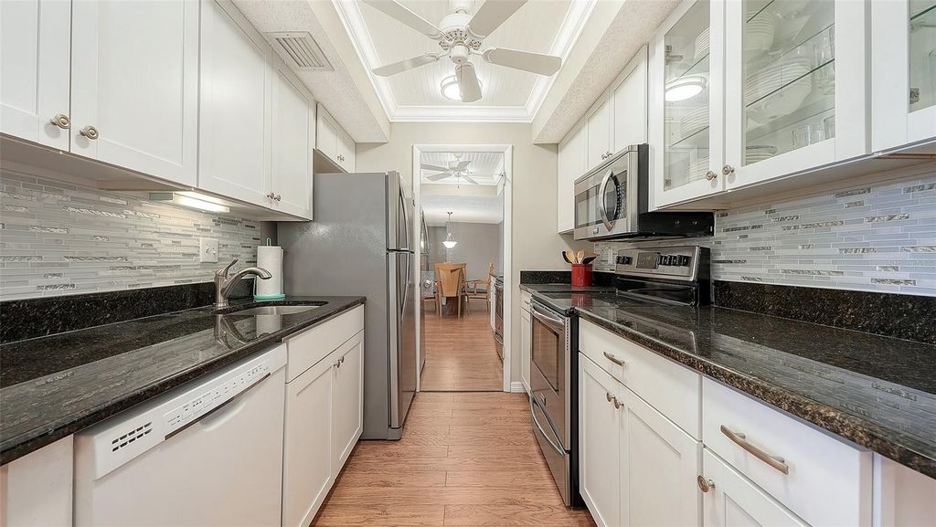 Image 14 of property listing at 6116 43RD STREET W 305D, Bradenton, FL 34210