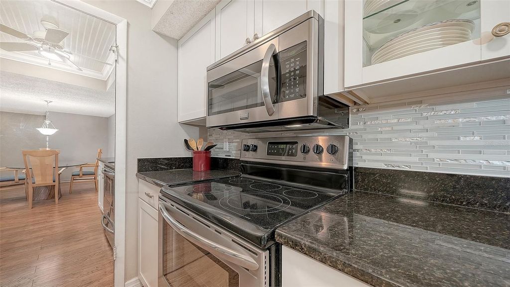 Image 16 of property listing at 6116 43RD STREET W 305D, Bradenton, FL 34210