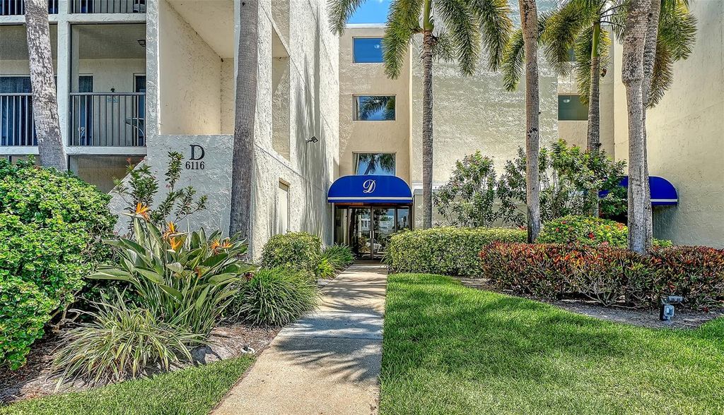 Image 3 of property listing at 6116 43RD STREET W 305D, Bradenton, FL 34210
