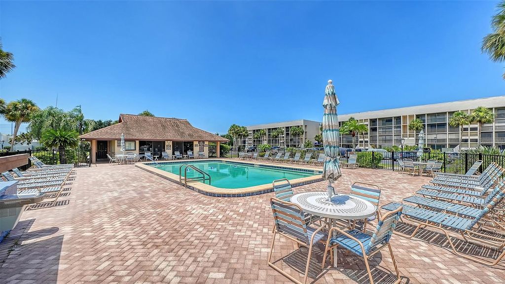 Image 37 of property listing at 6116 43RD STREET W 305D, Bradenton, FL 34210